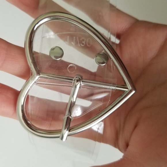 🚫SOLD🚫Clear Acrylic Heart Buckle Belt - Picture 5 of 6